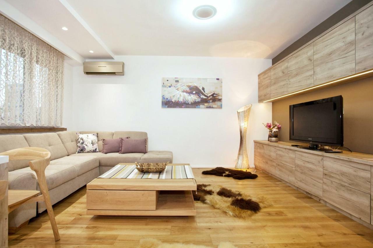 Hostgost Selected Suites - Skadarlija Square 베오그라드 외부 사진
